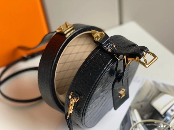 VUITTON PETITE BOITE LOUIS CHAPEAU 0810